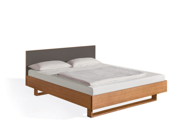Dormiente Massivholzbett Lynio
